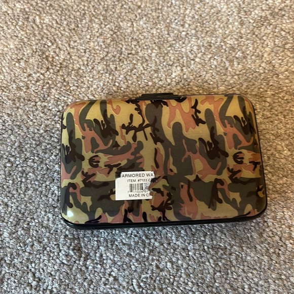 Camouflage card case - Picture 3 of 3
